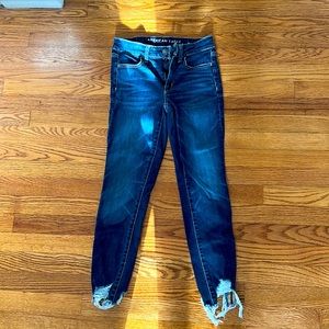 Skinny jeans with ripped bottoms